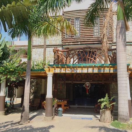 White Beach Resort Bar & Restaurant Puerto Galera Esterno foto